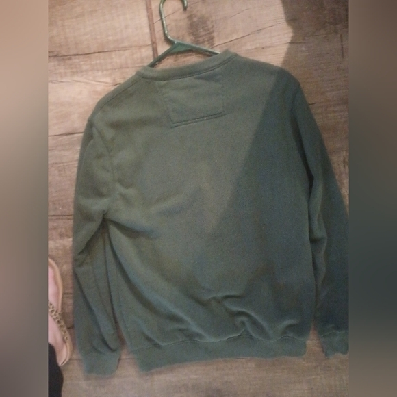 Men's Izod Sweatshirt - Picture 2 of 3